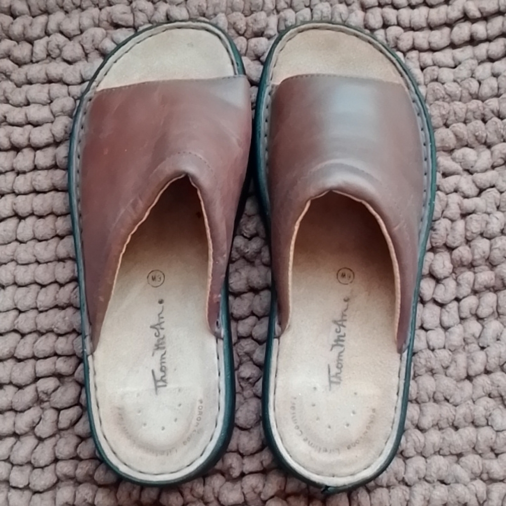 Thom McAn leather slip on open toe sandals 6W